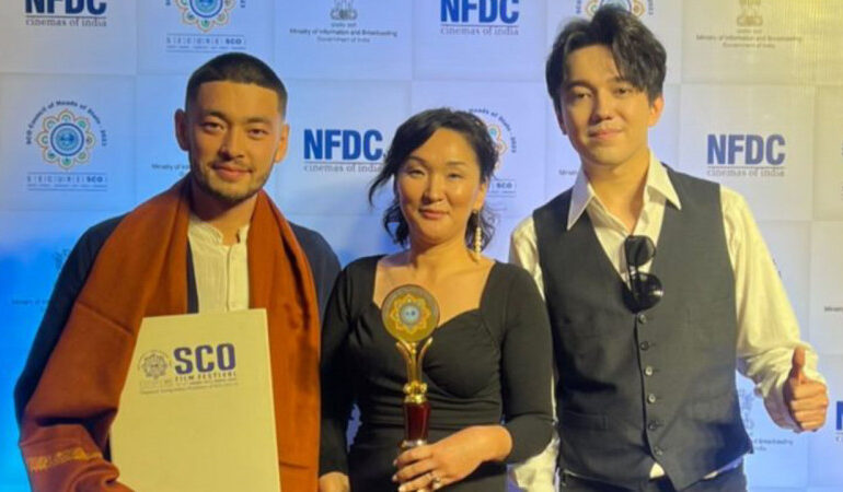 Казахстанский актер Аскар Ильясов получил награду на кинофестивале в Индии