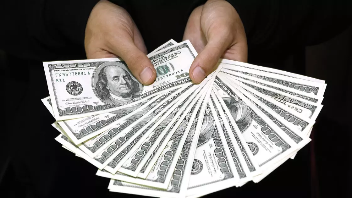 Курс доллара вырос почти на 3 тенге в Казахстане