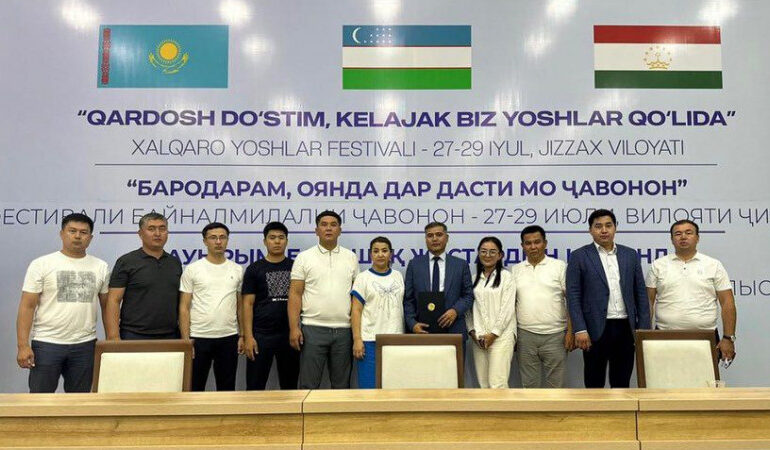 На форуме в Узбекистане исказили флаг Казахстана