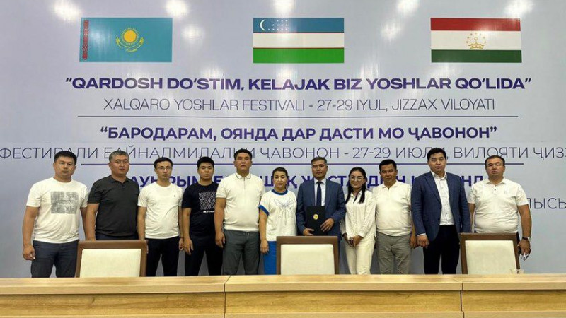 (RU) На форуме в Узбекистане исказили флаг Казахстана
