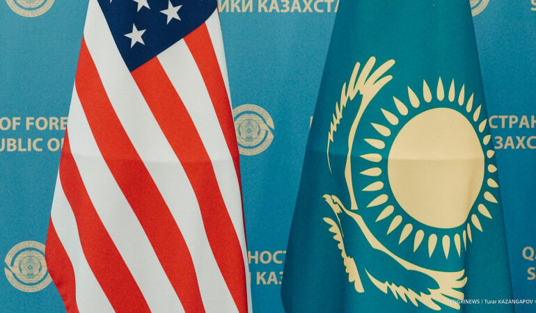 Американский сенатор призвал отменить поправку в отношении Казахстана