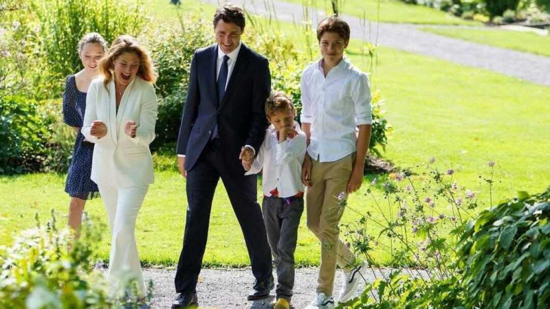 (RU) Премьер-министр Канады развелся с женой после 18 лет брака