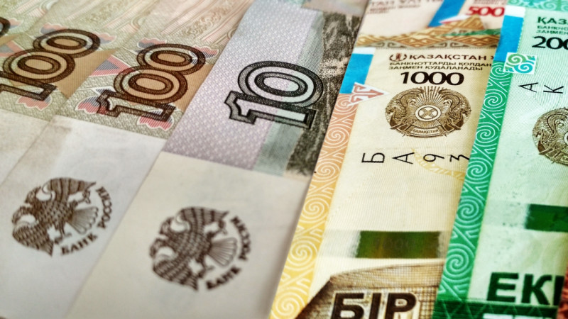 (RU) Обвал рубля – угроза экономике Казахстана? Поговорили с экономистами