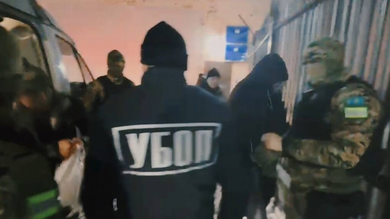 (RU) В Караганде задержали членов ОПГ, вымогавших деньги у шахтеров