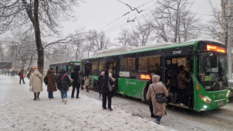 Морозы в Алматы: в автопарках организовали ночные дежурства