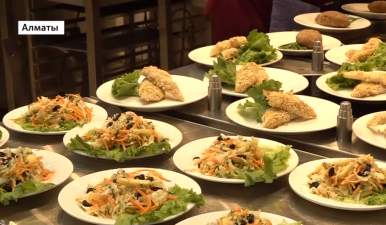 Школьников в Алматы решили кормить казахскими национальными блюдами