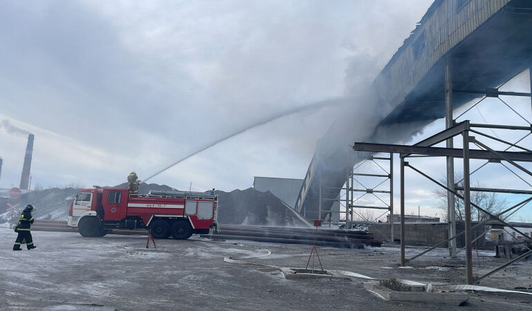 Взрыв газа предотвратили во время пожара в Семее