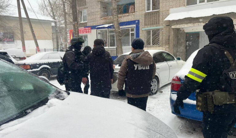 Вымогавшего миллион долларов казахстанца задержали сотрудники УБОП