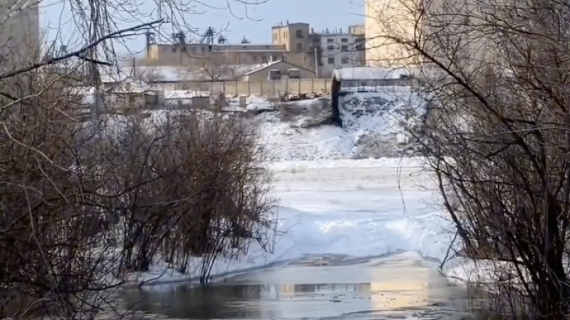 Зажор на Иртыше: В Семее река может затопить дома