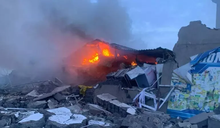 Взрыв газа разрушил магазин в Темиртау: под завалами человек
