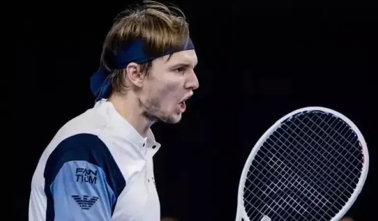 (RU) Лучший теннисист Казахстана оскорбил болельщика на турнире в Дубае: видео