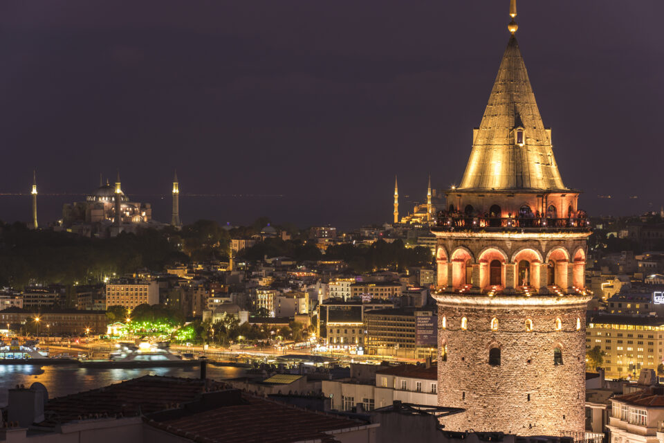 Стамбул жеке саяхатшыларға ұмытылмас тәжірибе ұсынады