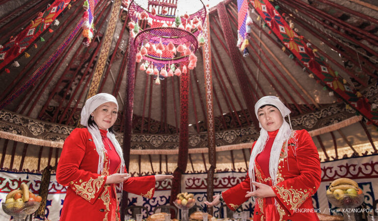 (RU) Наурызнама: в Казахстане отмечают День национальной одежды