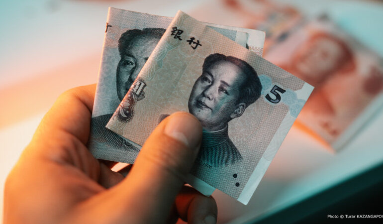 Китайский миллионер 20 лет скрывал богатство от сына
