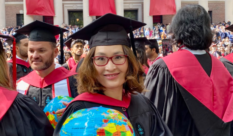 (RU) Казахстанка выбрала Гарвард после 18-летней карьеры в МИД