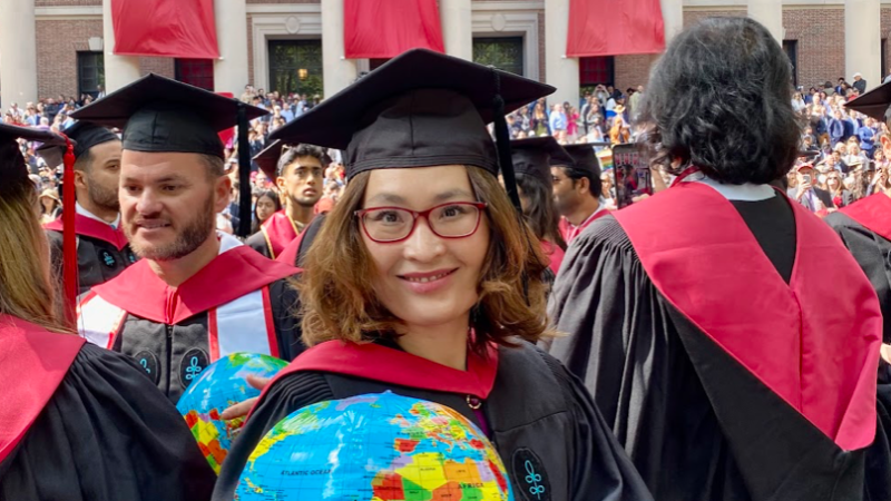 (RU) Казахстанка выбрала Гарвард после 18-летней карьеры в МИД