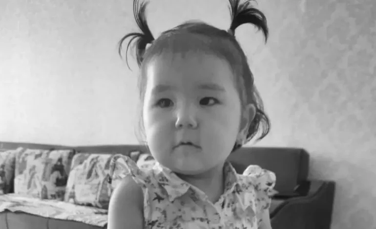 (RU) “Ее не стало за 15 часов”: казахстанка обвинила врачей в смерти единственной дочери