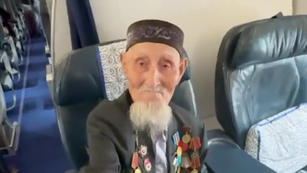 (RU) 100-летний пассажир в бизнес-классе растрогал Казнет