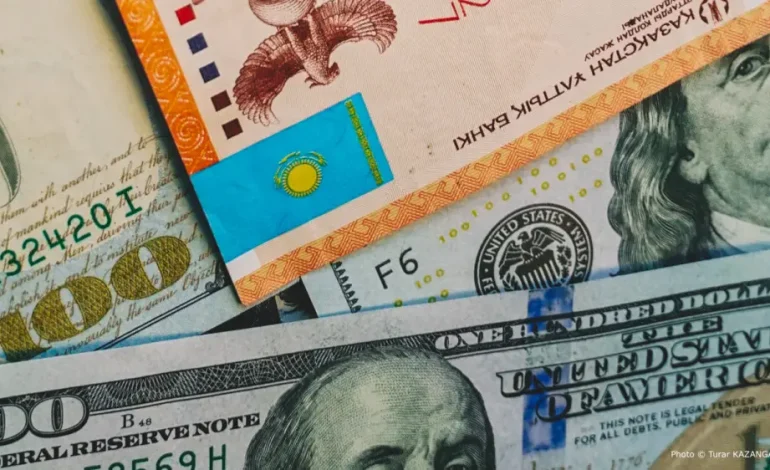 Что может произойти с тенге из-за санкций против Мосбиржи, рассказали экономисты