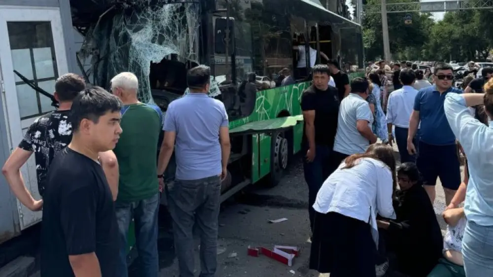 (RU) ДТП с автобусом в Алматы: стало известно о состоянии пострадавших