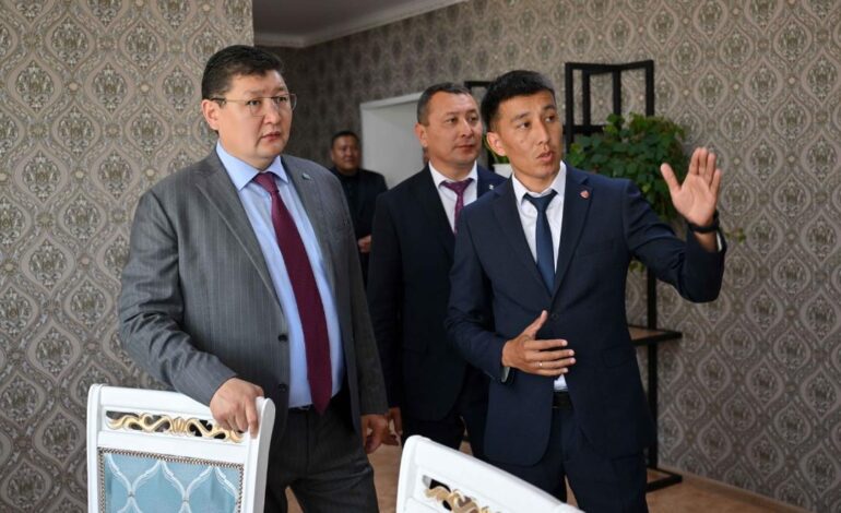Аким области побывал в Бескарагайском колледже