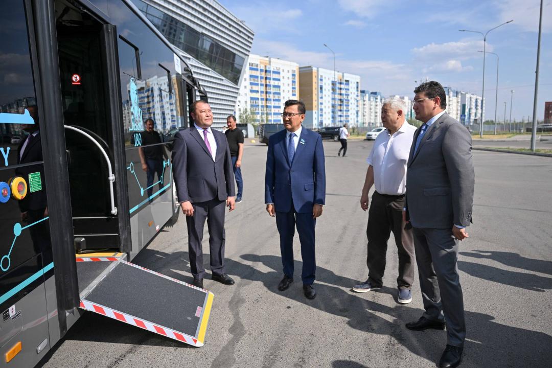 Семей қаласының қоғамдық көлік паркі 44 заманауи автобуспен толықты