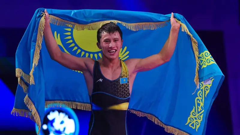 (RU) Чемпион мира из Казахстана победил узбекистанца в борьбе за золото
