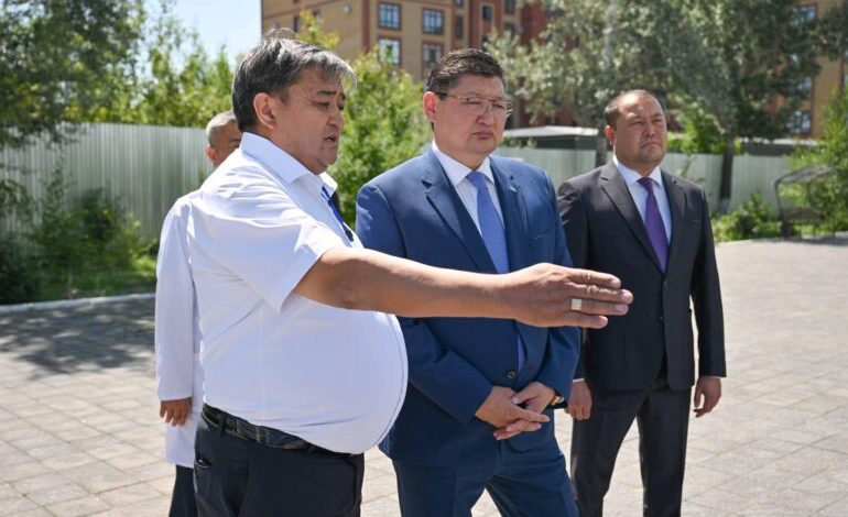 Аким области побывал в средней школе №42 города Семей