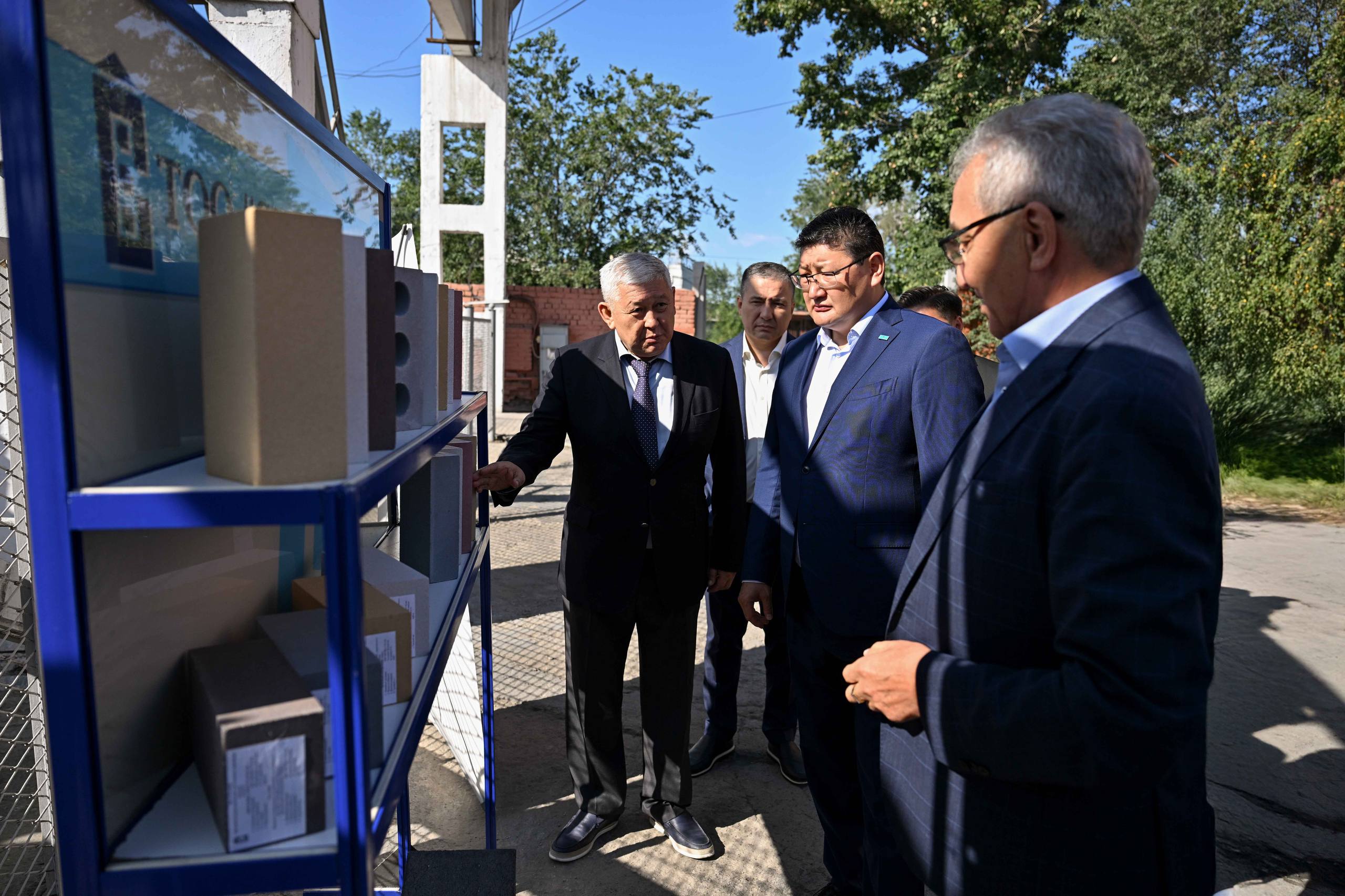 Аким области посетил предприятие ТОО «Силикат»