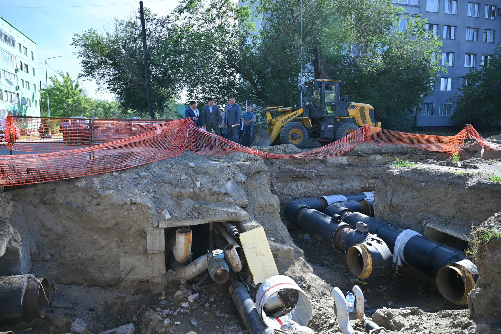 Облыс әкімі Семейдегі 1988 жылдан бері жаңартылмаған жылу желісіндегі жөндеу жұмыстарымен танысты