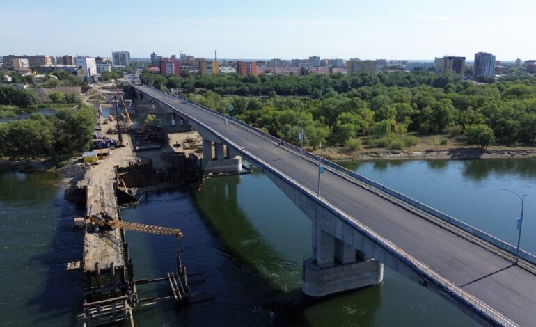 В Семее полностью обновлено асфальтовое покрытие старого моста