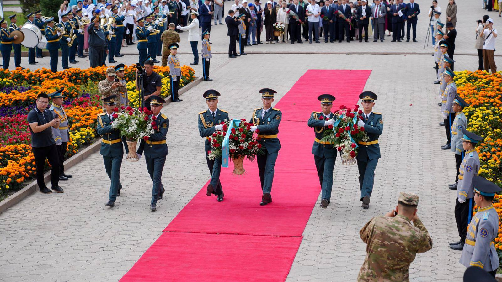 «Өлімнен де күшті» монументіне гүл шоқтарын қою рәсімі өтті