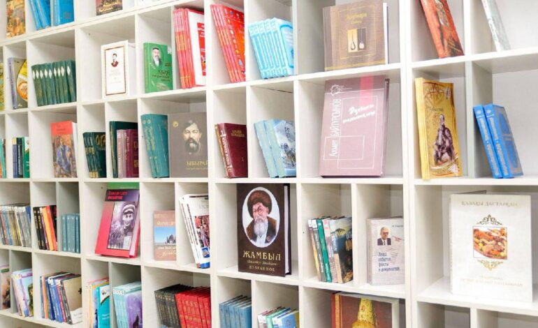 В школе Семей открылась библиотека имени Абая с фондом в 60 тысяч книг