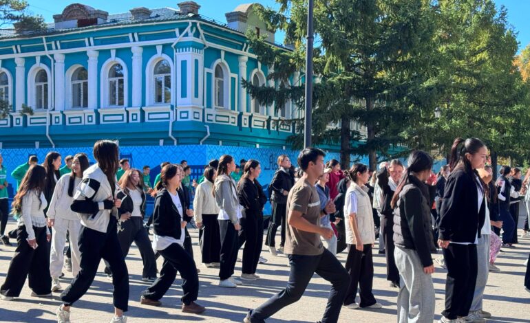 На Арбате прошла утренняя зарядка