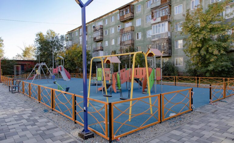 Активно ведутся работы по благоустройству дворов