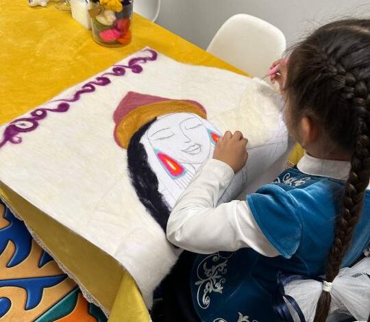 В школе города Семей открылся кружок «Киіз басу»