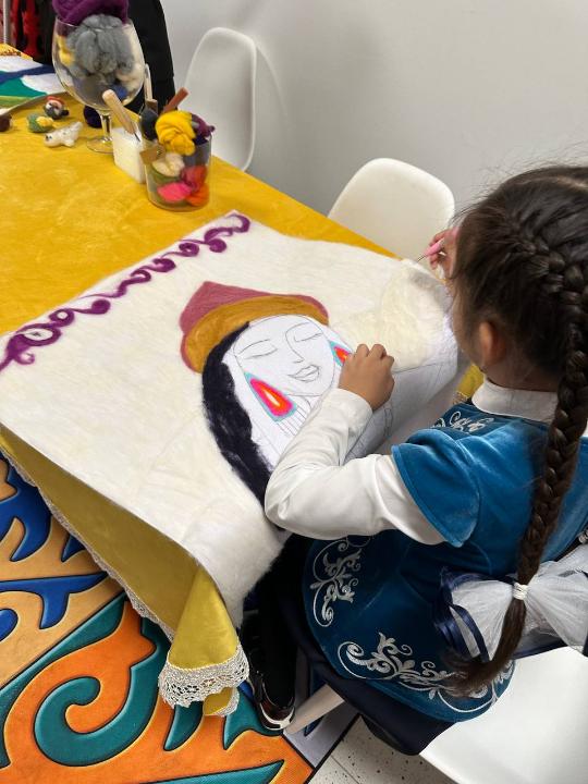 В школе города Семей открылся кружок «Киіз басу»