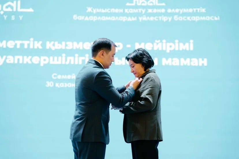 Абай облысында әлеуметтік сала қызметкерлері кәсіби мерекелерін атап өтті