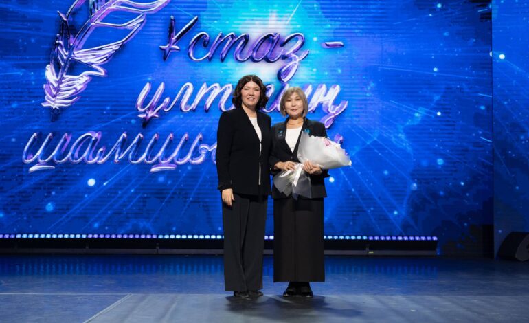 Абай облысының екі мұғалімі «Ерен еңбегі үшін» медалімен марапатталды