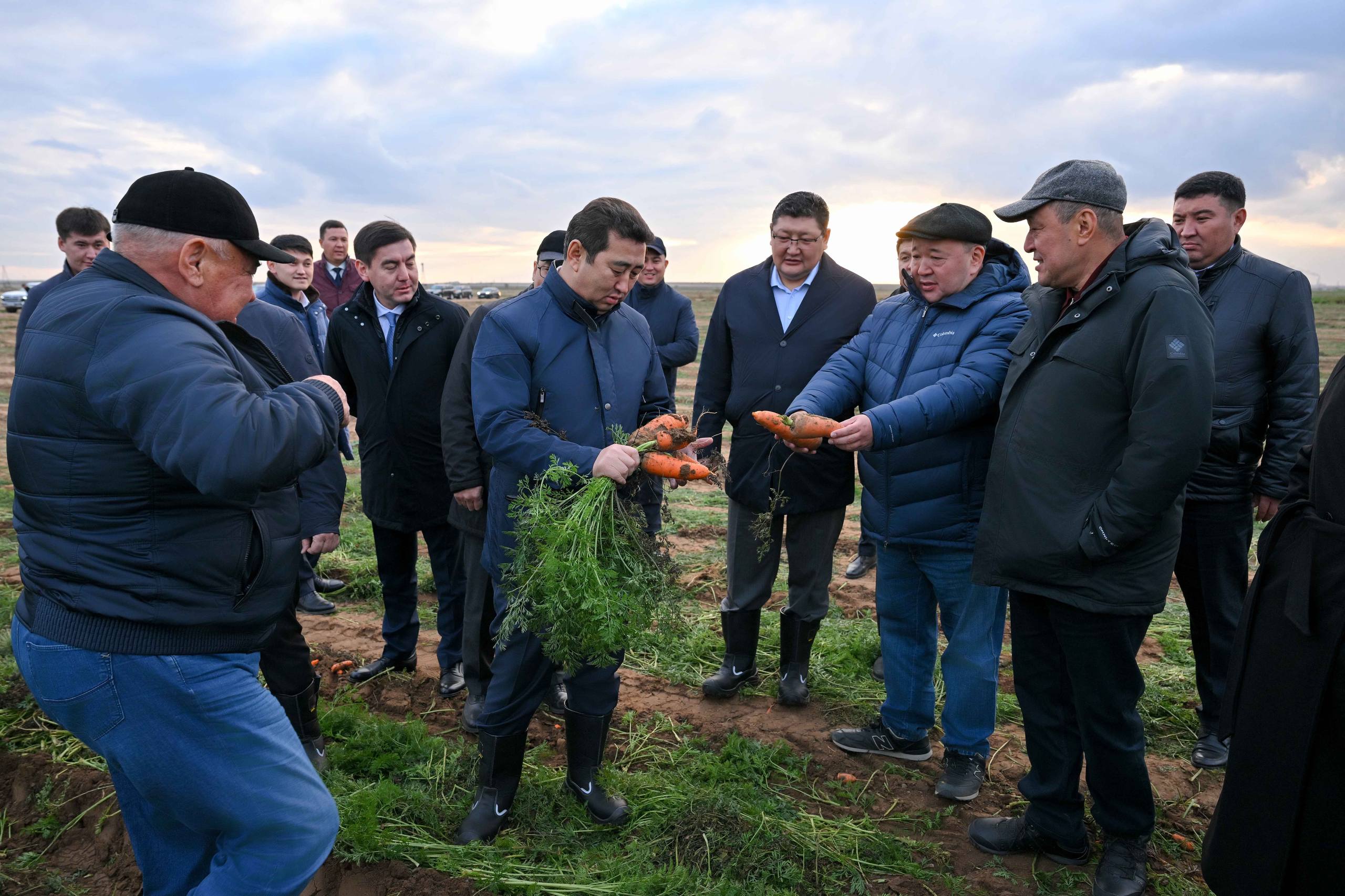 Министр сельского хозяйства ознакомился с деятельностью предприятий по переработке мясной продукции и выращиванию овощей в регионе