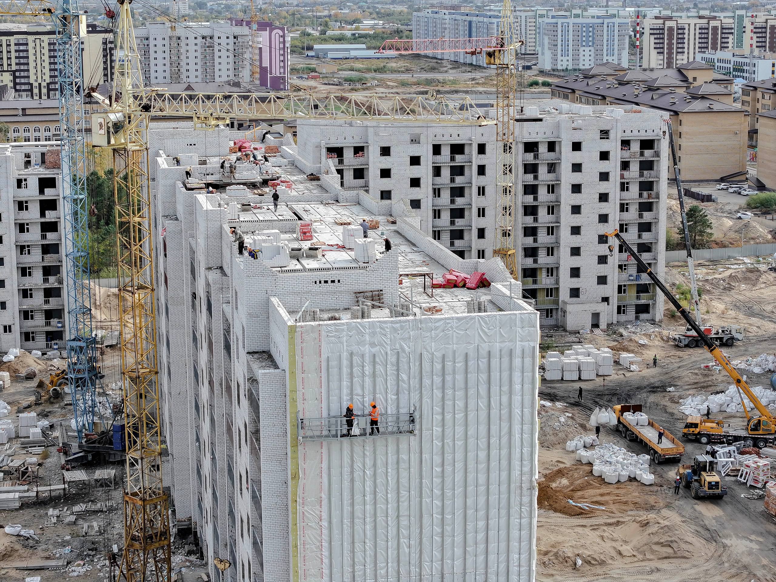 В Семее строится 18 многоквартирных домов
