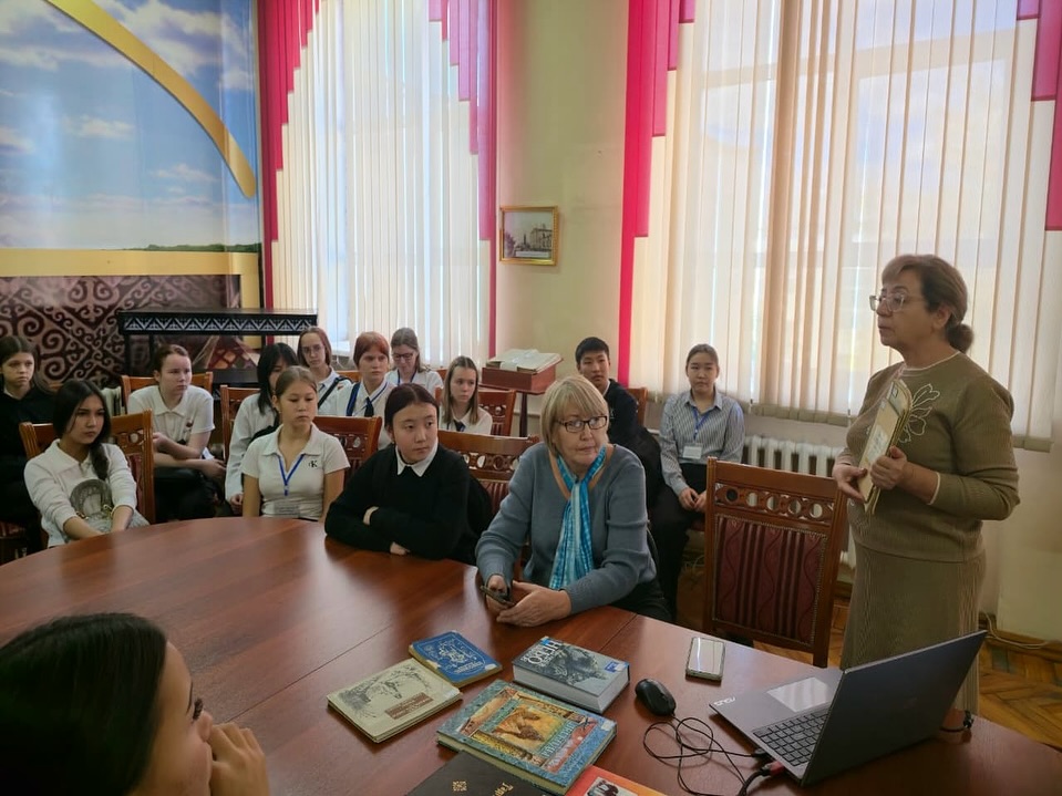 Проведен просветительский час на тему «Традиции казахского народа через книги».