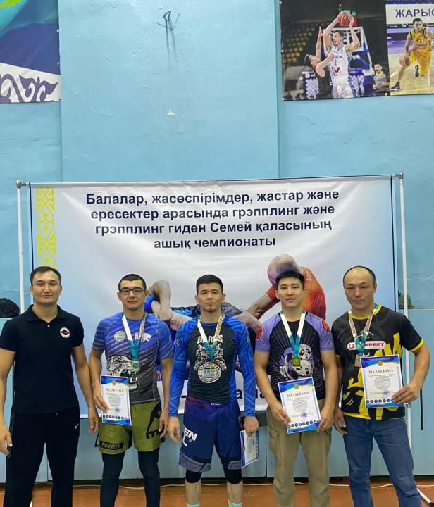 В городе Семей состоялся открытый чемпионат города по грэпплингу UWW (ги и ноу-ги) среди детей, юношей, молодежи и взрослых.