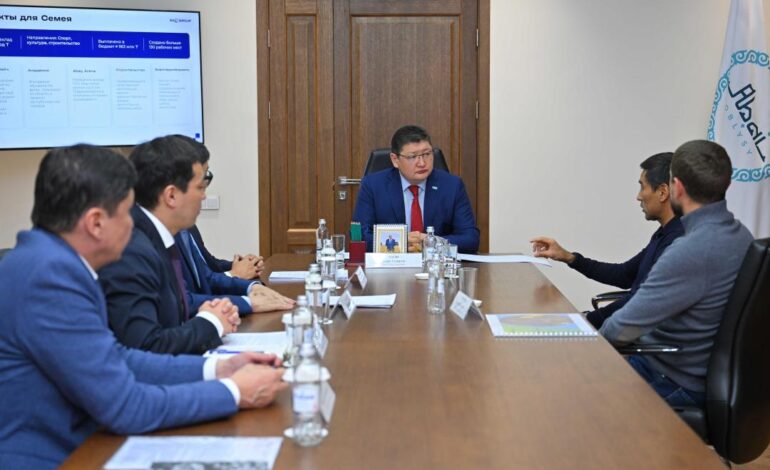 В Семее обсудили строительство детской академии по футзалу