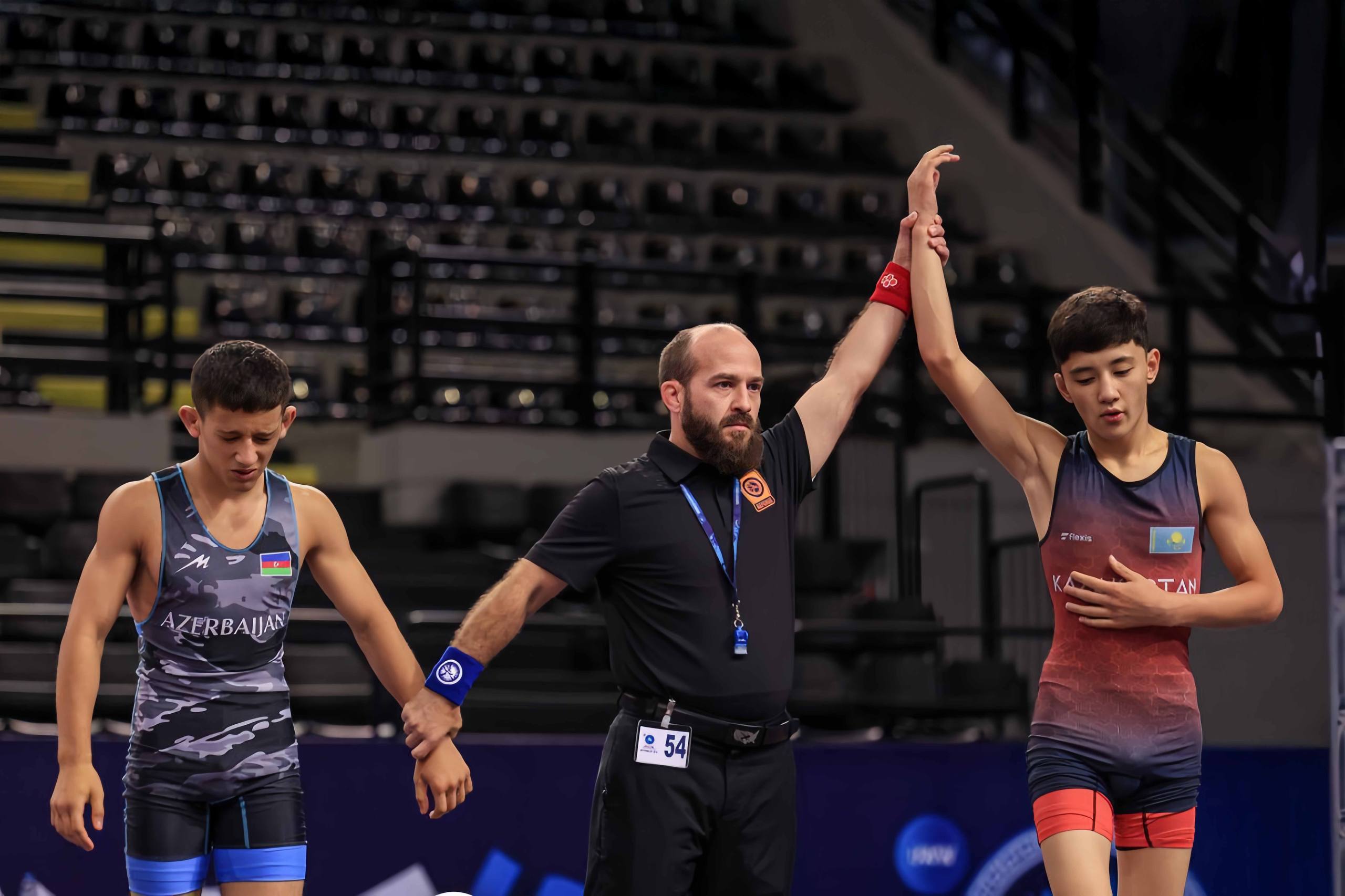 Рассмотрены вопросы реализации государственной молодежной политики и развития массового спорта в регионе