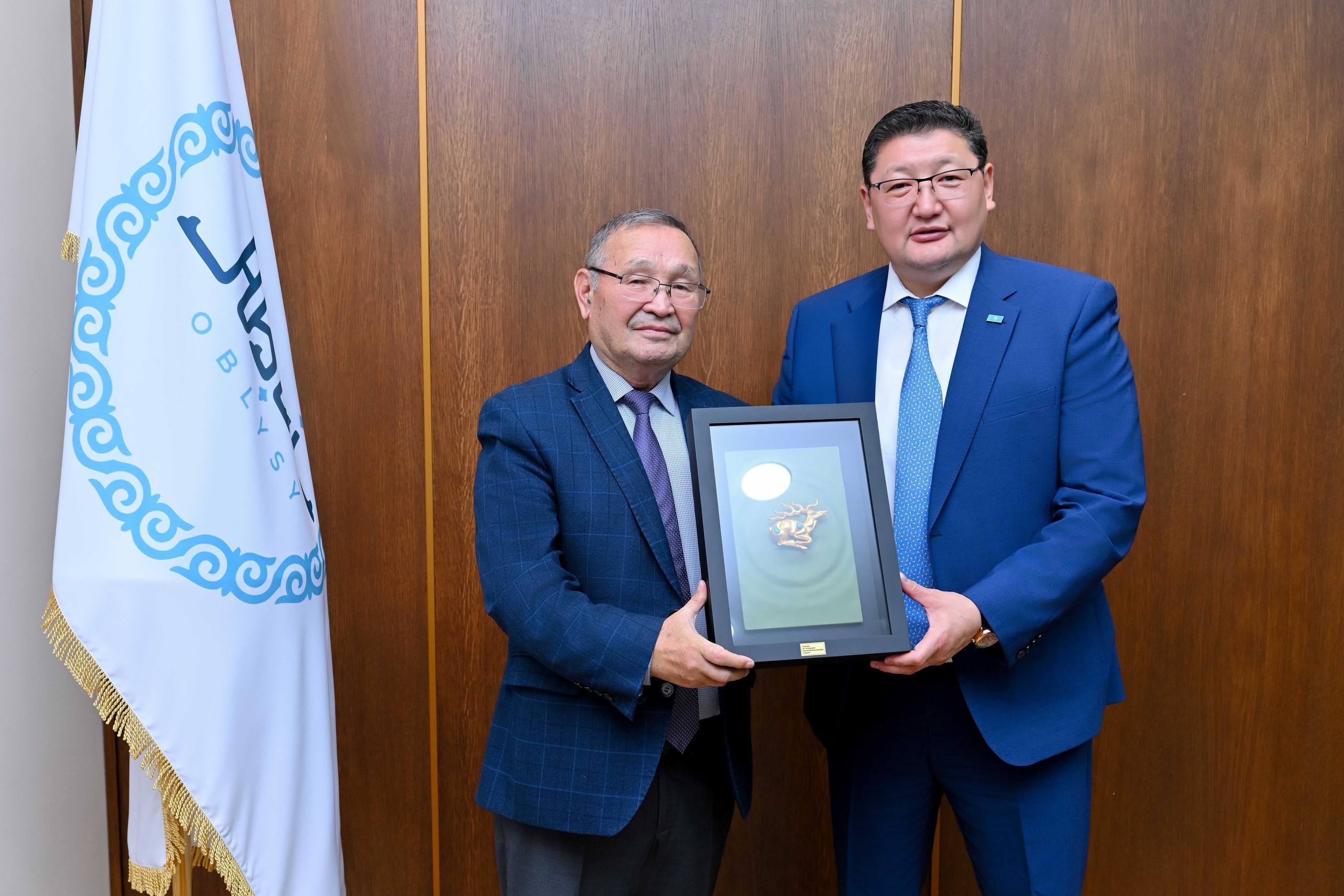 Аким области встретился с известным археологом Зейноллой Самашевым