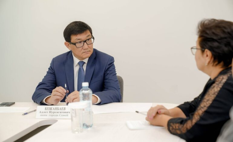 Қала әкімі азаматтарды жеке қабылдады