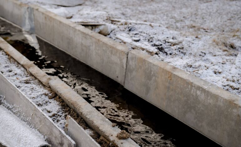 Работы по очистке арычной системы продолжаются