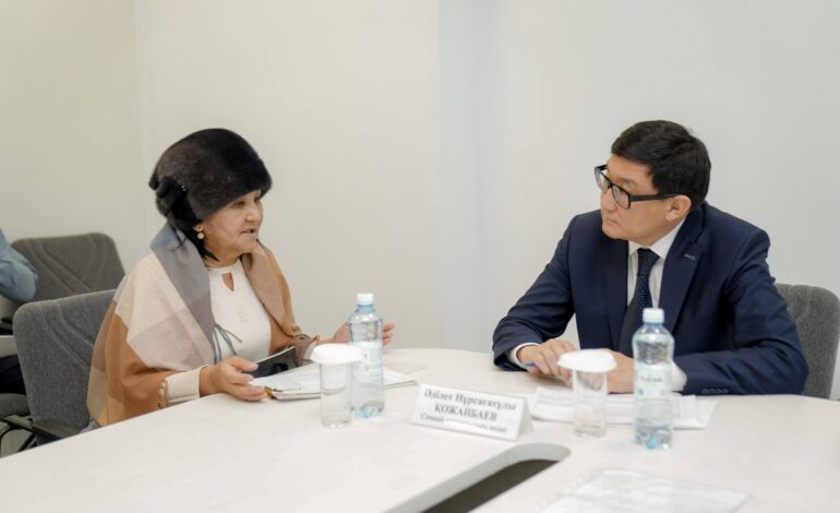 Қала әкімі азаматтарды жеке сұрақтары бойынша қабылдады