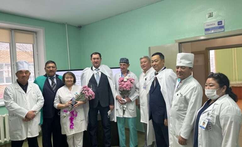 «Аға мейірбике қызметіндегі» «Ауыл» партиясының (АОБӨФ) белді мүшесі вице-министрден марапат алды.